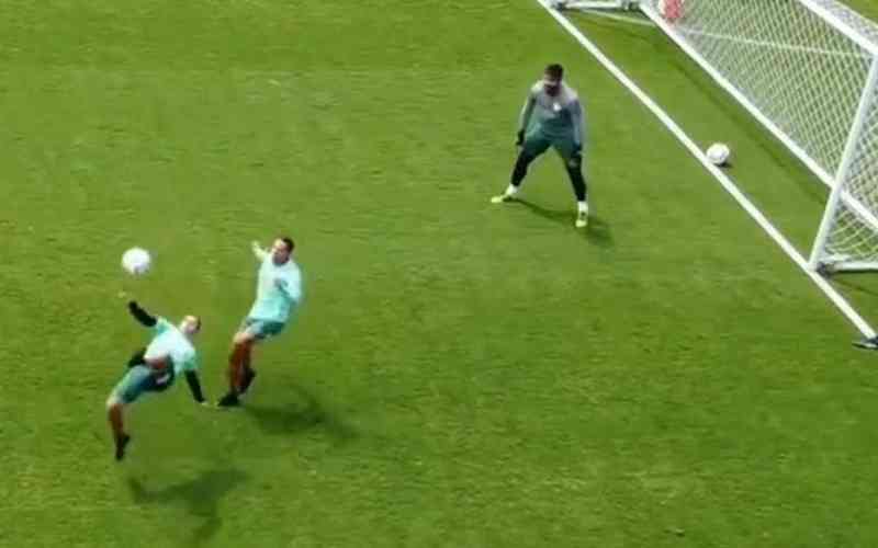 Wellington Paulista marca golaço de bicicleta em treino do América; veja