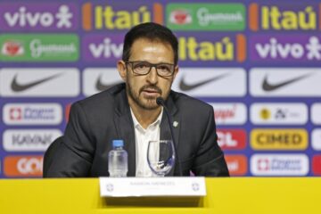 Novo velho? Ramon escala seleção brasileira com 7 remanescentes da Copa