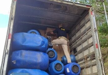 PRF apreende 313 mil maços de cigarros em Monlevade
