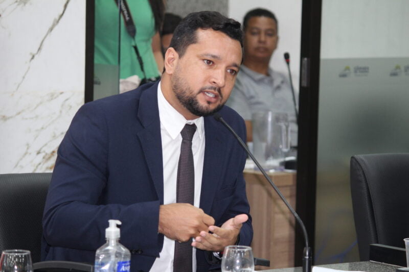 Neidson critica Prefeitura de Itabira por contratar R$ 82 milhões "sem licitação"; governo nega irregularidades