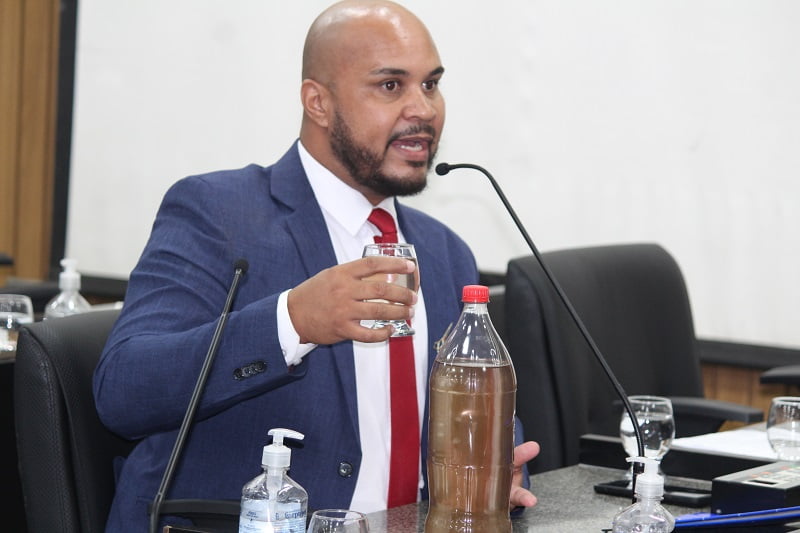 Sidney do Salão critica a qualidade da água e o serviço fornecido pelo Saae Itabira