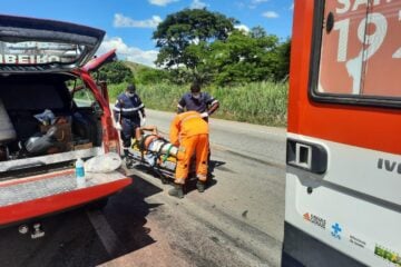 Colisão entre veículos deixa vítima presa às ferragens na BR-381