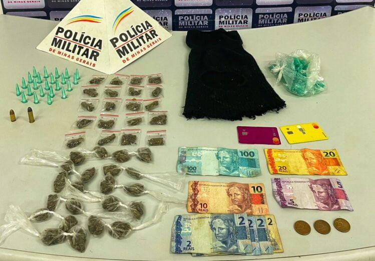 PM apreende drogas e munições após denúncia no Gabiroba