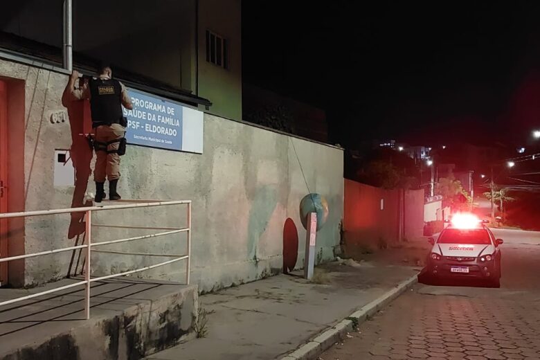 Homem invade PSF no São Pedro, furta garrafas, jarra de vidro e mascote do Atlético MG