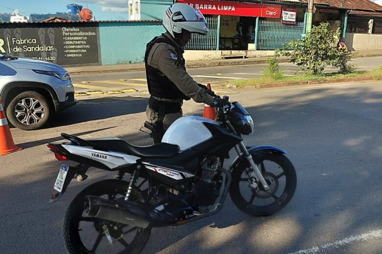 PM apreende mais duas motos com escapamento adulterado