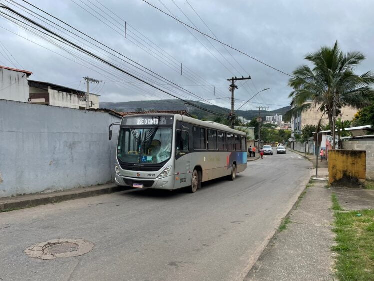 Ciclista fica ferido ao colidir com ônibus em Itabira