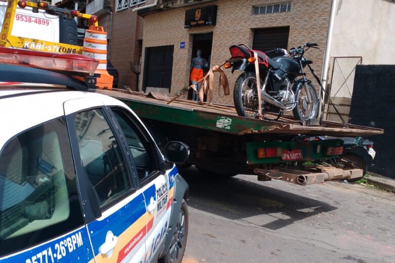 Motocicleta com placa do “Grau” é apreendida no Pedreira