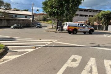 Homem destrói motocicleta ao tentar fugir da PM em Santa Bárbara