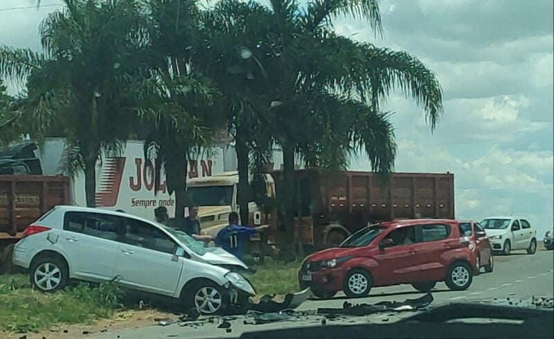 Ravena: Colisão frontal entre dois veículos interdita 381 no sentido Monlevade
