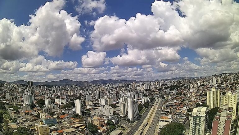 Bebe água aí! Belo Horizonte tem alerta de baixa umidade relativa do ar