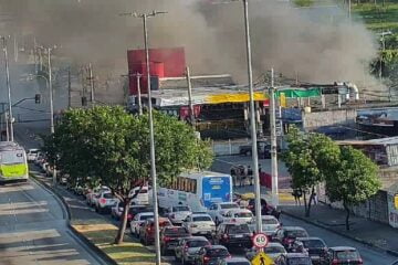 Incêndio de grandes proporções atinge loja em Belo Horizonte nesta terça-feira