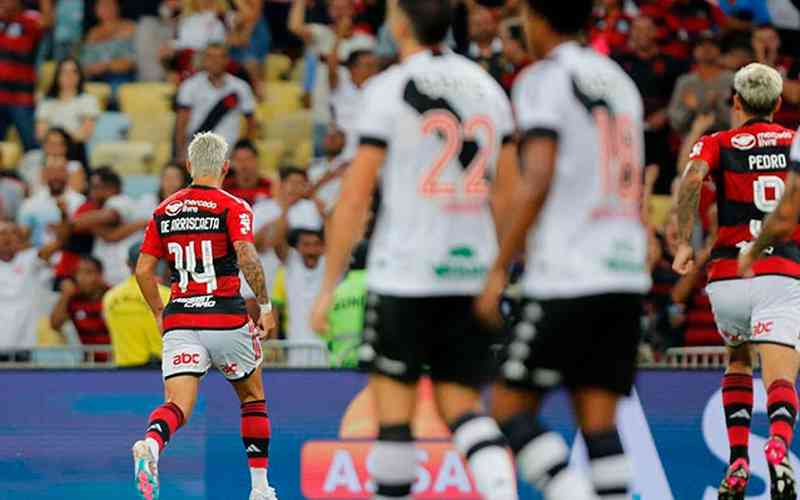 Flamengo vence Vasco em jogo de 5 gols e abre vantagem na semi do Carioca