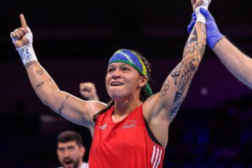 Beatriz Ferreira sobra na final e fatura bicampeonato mundial de boxe