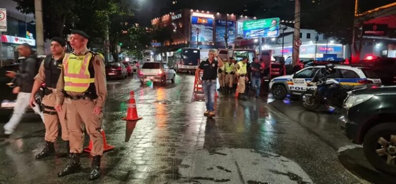 Polícia prende homem que divulgou local de blitz pelo WhatsApp