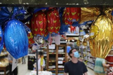 Grandes marcas aumentam a produção de ovos de páscoa e apostam em produtos licenciados
