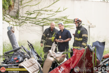 Helicóptero cai na Barra Funda e deixa quatro mortos, diz Corpo de Bombeiros