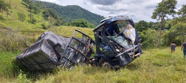 Urgente: grave acidente mobiliza equipes de resgate na BR-381, em Nova Era