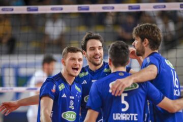 Com pódio 100% mineiro, Cruzeiro conquista sul-americano de vôlei