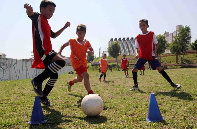 “Era um domingo de sol, ele saiu de manhã pra jogar seu futebol”; confira a previsão do tempo