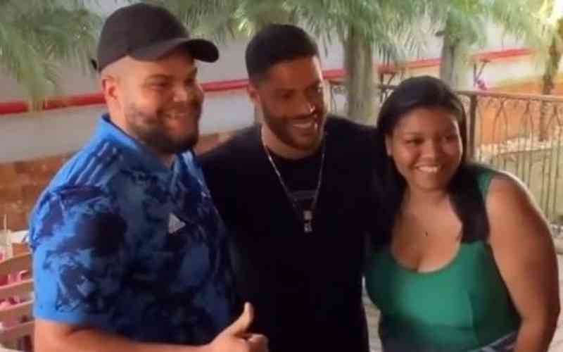 Torcedores do Cruzeiro ‘tietam’ Hulk, ídolo do Atlético