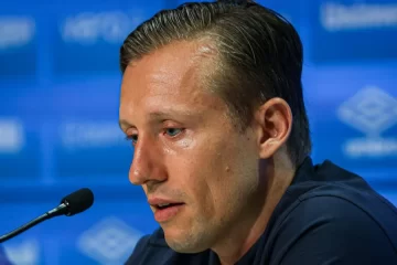 Lucas Leiva se aposenta no Grêmio por causa de grave problema cardiológico