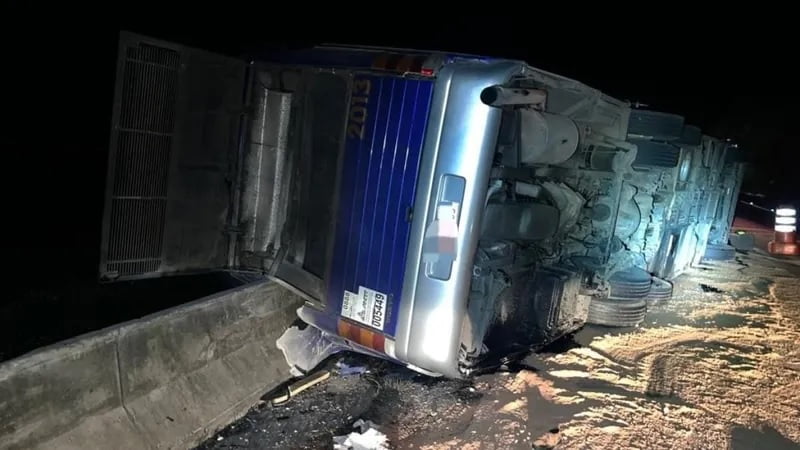 Acidente de ônibus na rodovia Régis Bittencourt deixa ao menos três mortos, entre elas uma criança