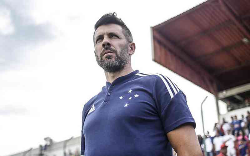 Pezzolano explica função no processo de contratação do Cruzeiro com Ronaldo