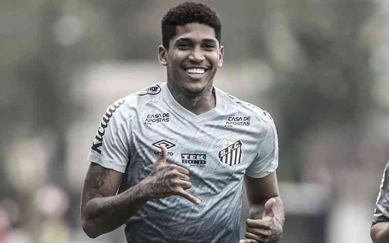Ex-Cruzeiro, Raniel rescinde com o Santos e fica livre no mercado