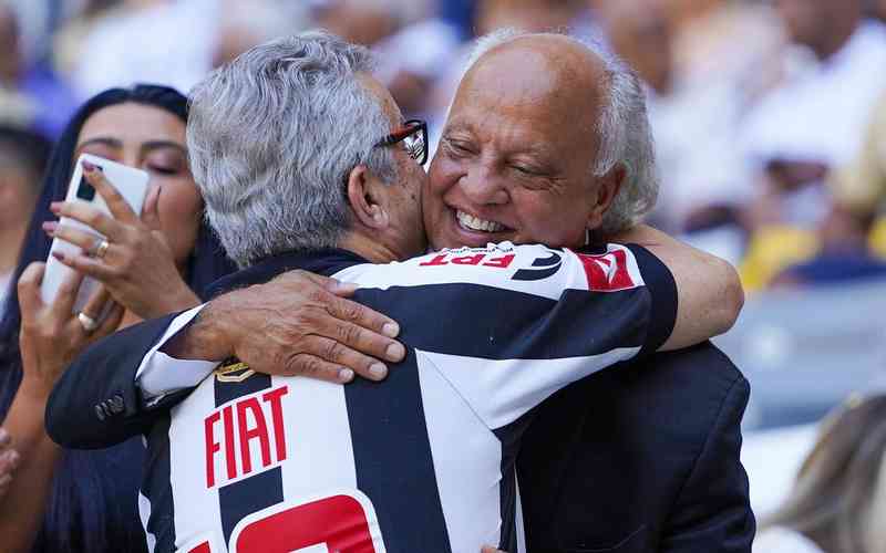 Reinaldo dispara indireta em evento do Atlético: ‘Time grande tem estádio’
