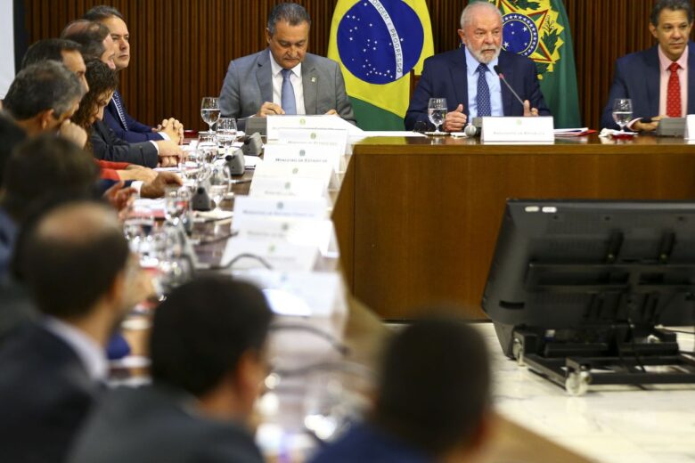 Governo federal adotará parcerias com setor privado para investimentos