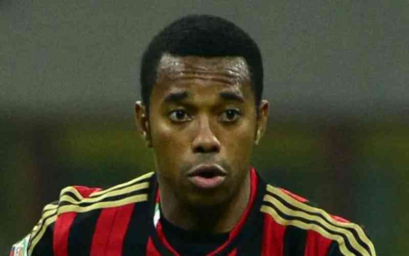 Robinho se põe à disposição da Justiça e diz que está em casa com a família