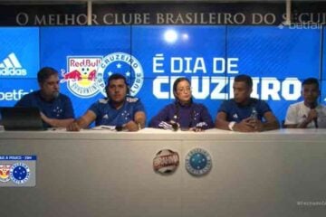 Destaque do Cruzeiro em 2023 participa de transmissão de jogo no YouTube