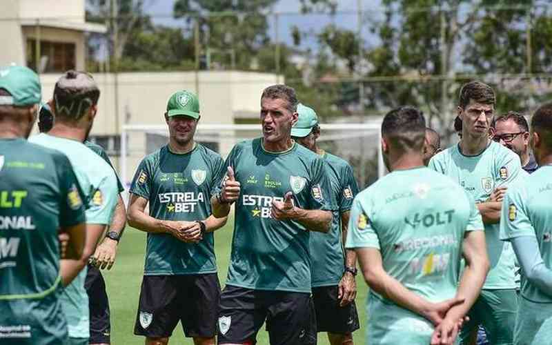 Mancini prega respeito ao Cruzeiro: ‘Não tem oba-oba no América’
