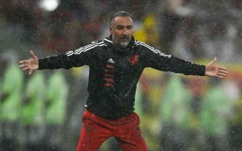 Jogadores do Flamengo saem em defesa de VP após derrota na Recopa