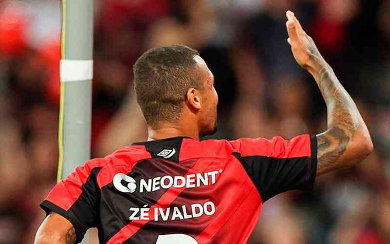 Ex-Cruzeiro, Zé Ivaldo marca golaço em vitória do Athletico-PR; assista