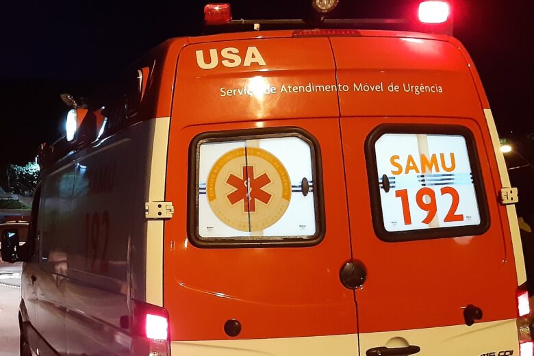 Homem é socorrido pelo Samu após ser baleado no Pedreira