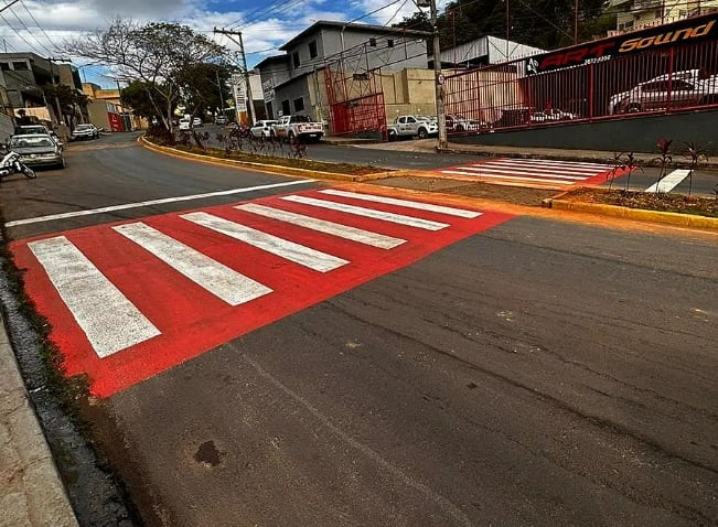 Prefeitura admite falha e amplia canteiro da avenida das Rosas
