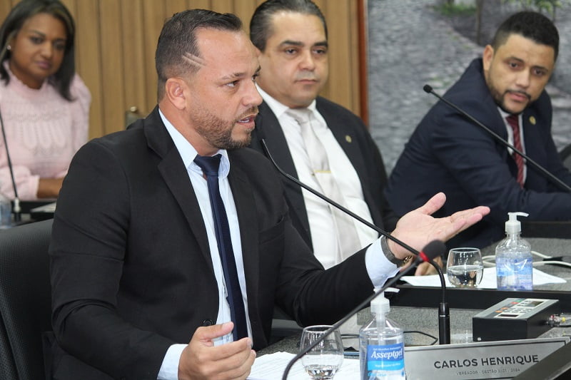 Motoristas de cooperativa contratada pela Prefeitura de Itabira estão com pagamentos atrasados, denuncia Neidson Freitas