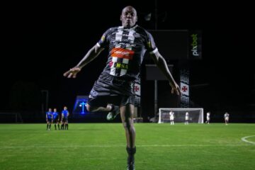 Com dois gols de Sassá, Athletic vence Vasco em amistoso