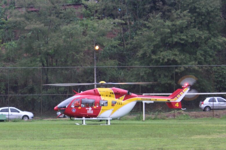 Jovem é levado de helicóptero após acidente na estrada de Santa Maria