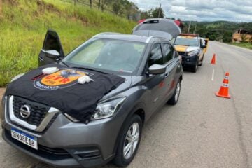 Polícia Rodoviária apreende cocaína e recupera veículo roubado