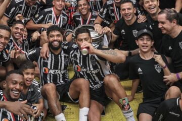 Com direito a “foto do título”, itabirano e familiares comentam período no Atlético-MG