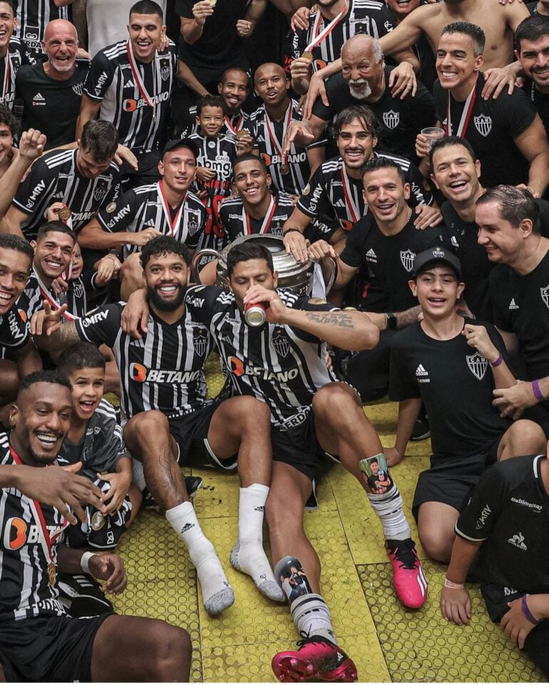 Com direito a “foto do título”, itabirano e familiares comentam período no Atlético-MG