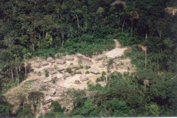 Aldeia da tribo Kanamari, no Vale do Javari, sofre invasão de grupo estrangeiro