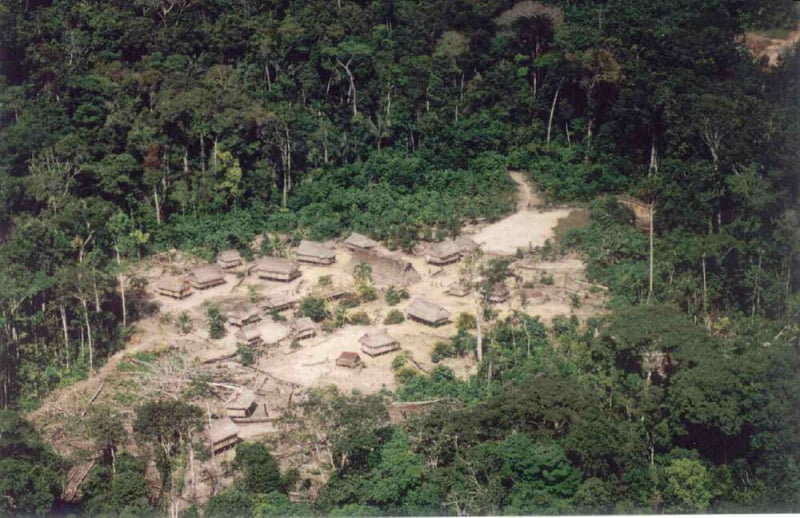 Aldeia da tribo Kanamari, no Vale do Javari, sofre invasão de grupo estrangeiro