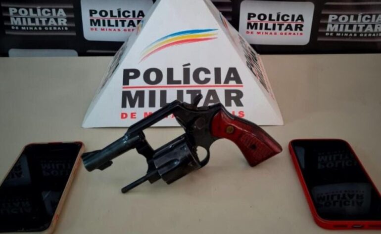 Dois itabiranos são presos no Forninho por porte ilegal de arma de fogo