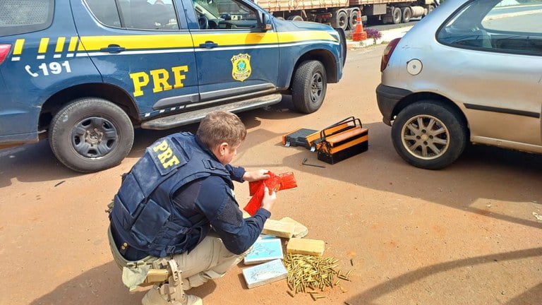 Operação Tiradentes: PRF prende casal com cocaína, crack e centenas de munições de fuzil