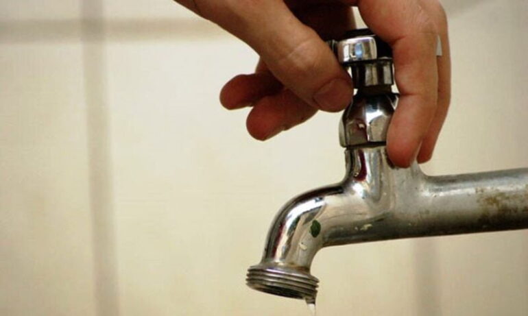 Consumo de água na Grande BH aumenta em 20% durante onda de calor e cidades podem ter desabastecimento