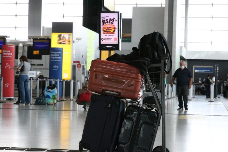 Procon alerta para cuidados com a mala despachada no aeroporto