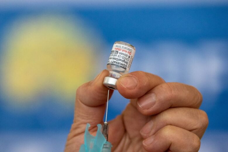 Prefeitura de BH diz que aguarda o envio de doses da vacina bivalente para ampliar a imunização
